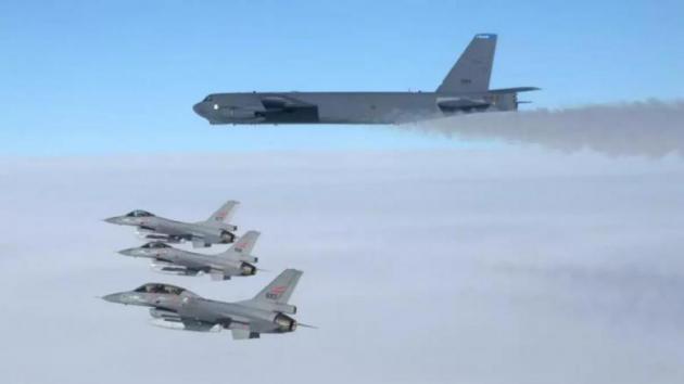 Β-52 και F-16: Βγήκε “παγανιά” το φονικό δίδυμο των αιθέρων πάνω από τη Νορβηγική Θάλασσα – ΦΩΤΟ