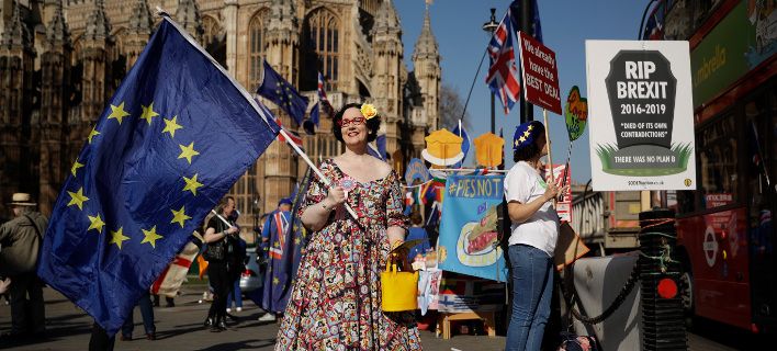 Κανονικά η ψηφοφορία για το Brexit την Τρίτη, λέει εκπρόσωπος της Μέι