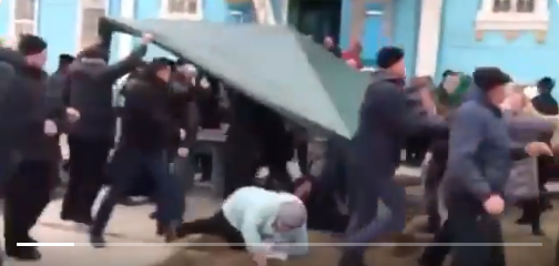 Βανδαλισμοί επιθέσεις καταλήψεις ναών συνεχίζονται στην Ουκρανία. ΒΙΝΤΕΟ – Ο Βαρθολομαίος δεν ήθελε να ενώσει την Ουκρανία αλλά να διασπάσει την Ορθοδοξία
