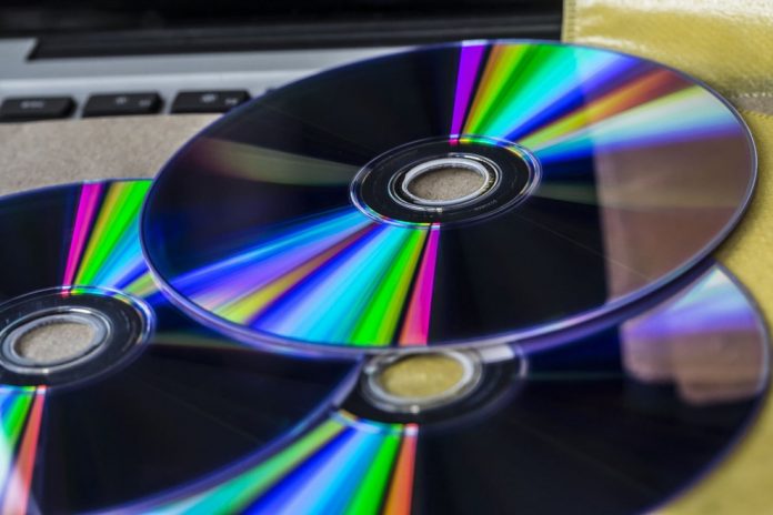 Βόμβα από τα ΠΑΡΑΠΟΛΙΤΙΚΑ: Το DVD, ο εργολάβος, ο υπουργός και τα… «μωβ χαρτάκια» (εικόνα)