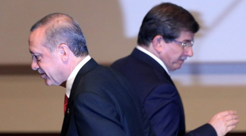 Η Δύση προετοιμάζει το έδαφος – Ιδρύει κόμμα ο Νταβούτογλου – Ερντογάν: «Οι προδότες θα πληρώσουν!» – Eμφυλιοπολεμικό κλίμα στη Τουρκία