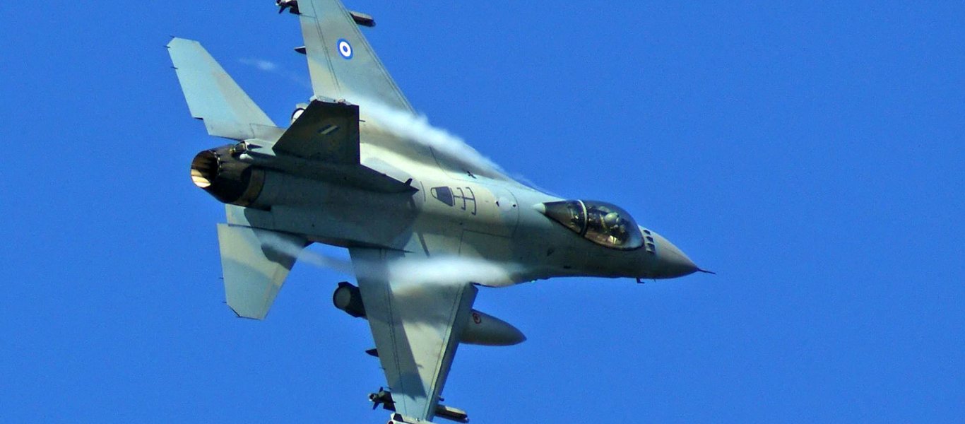 Ελληνικά F-16 σε χαμηλές διελεύσεις πάνω από τα Τίρανα (φωτό, βίντεο)