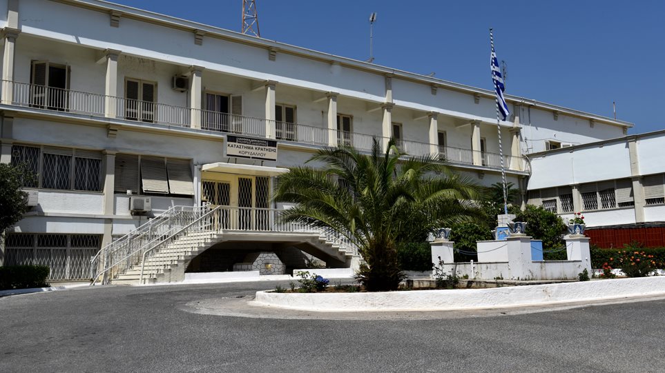 Φυλακές Κορυδαλλού: «Πάρτι» Αλβανών κρατουμένων σε… ζωντανή μετάδοση, αλλά ο Καλογήρου μιλά για πάταξη της ανομίας!