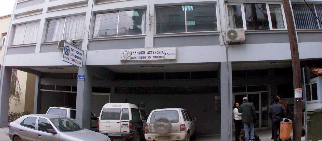 Οργή στα Γιαννιτσά για τις προληπτικές προσαγωγές: «Με πήγαν στο κρατητήριο με τον ανήλικο γιο μου» καταγγέλλει πολίτης