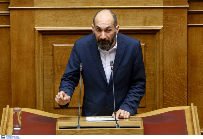 Βουλευτής ΣΥΡΙΖΑ: «Επικίνδυνη αυθαιρεσία» ο σταυρός στην ακτή Απελή στη Λέσβο