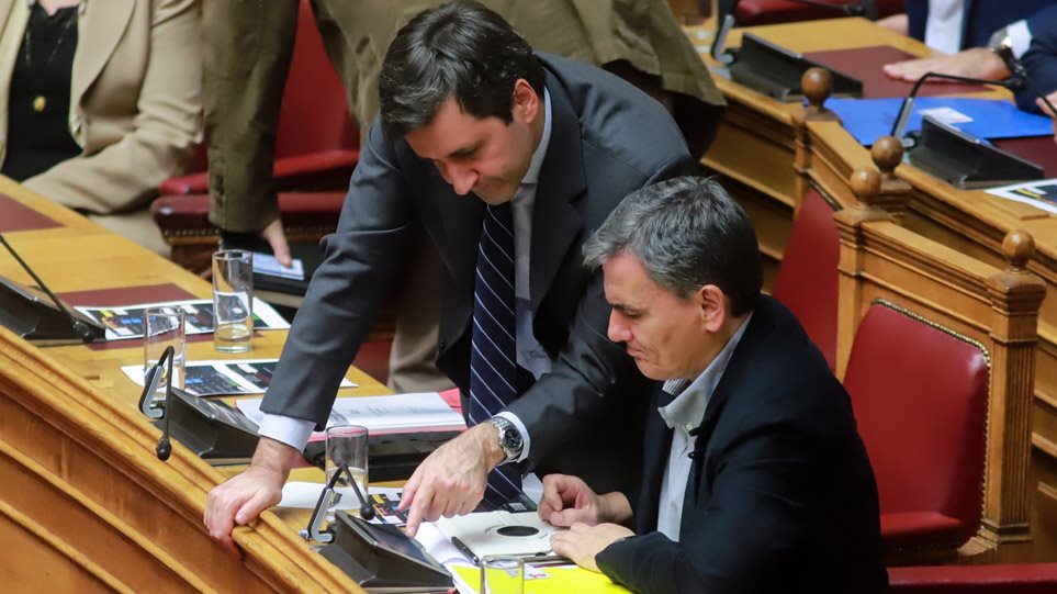 Οι αριστεροί του κωλ…. κάνουν «δώρο» €300 εκατ. στις τράπεζες !