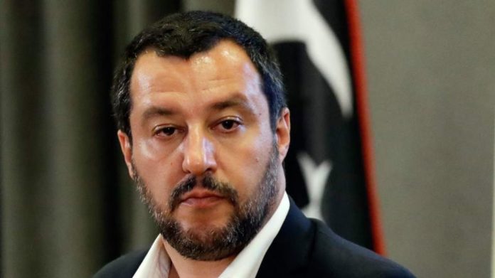 Σαλβίνι: «Από σήμερα θα είναι επικίνδυνο επάγγελμα να είσαι διαρρήκτης» – Πέρασε ο νόμος της αυτοάμυνας