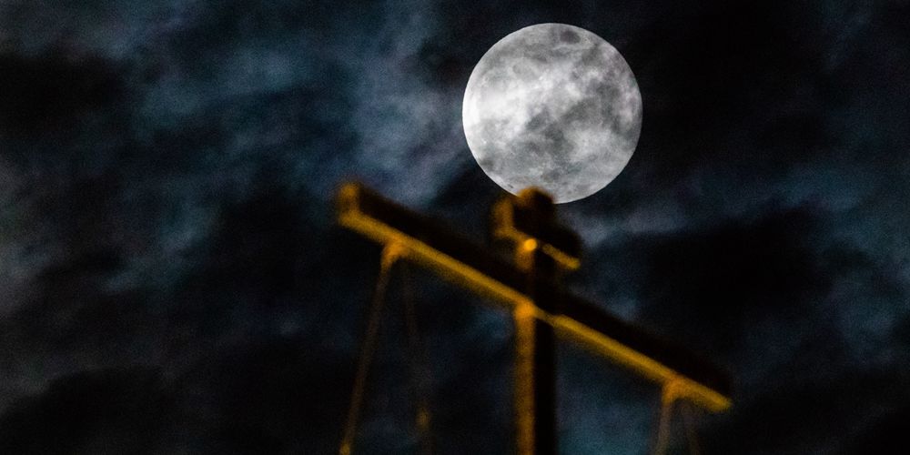 Μαχόμενος Ορθόδοξος Έλληνας : Φεγγαράκι μου λαμπρό, μάθε με να Αγαπώ ..