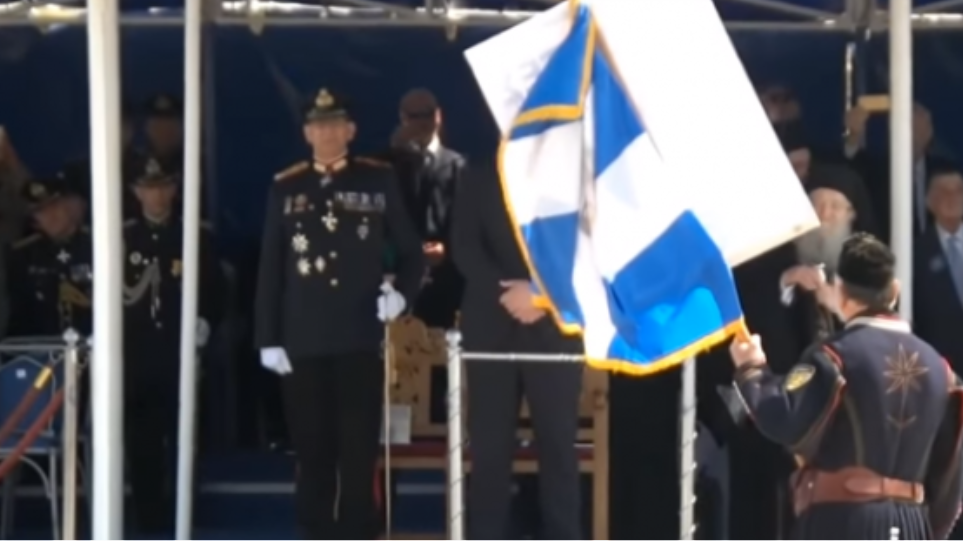 Βίντεο: Παρέλασε μπροστά στον Φάμελλο με πανό «Ο Θεός συγχωρεί, οι Έλληνες Μακεδόνες ποτέ»
