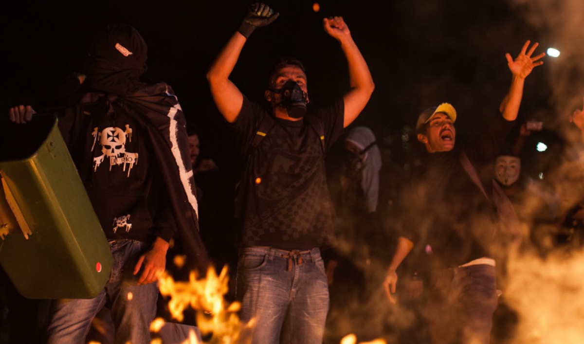 ΠΡΩΤΟΚΟΛΛΟ ΙΗ’ : ΘΑ ΚΑΤΑΣΤΡΕΨΟΥΜΕ ΤΟ ΓΟΗΤΡΟ ΤΗΣ ΕΞΟΥΣΙΑΣ / ΘΑ ΥΠΟΚΙΝΟΥΜΕ ΦΑΙΝΟΜΕΝΙΚΕΣ ΤΑΡΑΧΕΣ / ΘΑ ΕΙΜΑΣΤΕ ΑΜΕΙΛΙΚΤΟΙ ΕΝΑΝΤΙ ΤΩΝ ΕΓΚΛΗΜΑΤΙΩΝ…