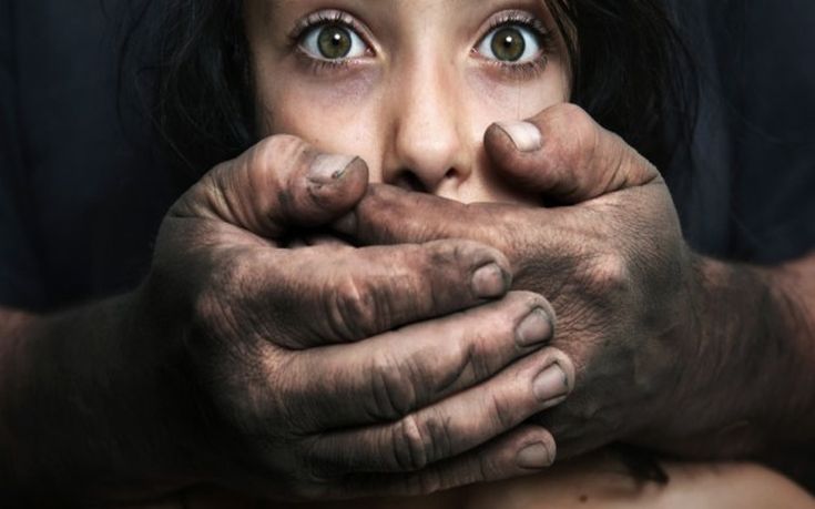 «ΕΥΠΑΘΕΙΣ» ΑΠΗΓΑΓΑΝ 14ΧΡΟΝΗ… ΤΗΝ ΒΙΑΖΑΝ, ΤΗΝ ΧΤΥΠΟΥΣΑΝ ΚΑΙ ΤΗΝ ΕΙΧΑΝ ΒΓΑΛΕΙ ΣΤΗ ΖΗΤΙΑΝΙΑ! ΒΓΑΖΟΥΝ ΤΟ ΣΚΑΣΜΟ ΟΙ «ΑΛΛΗΛΕΓΓΥΟΙ» ΤΟΥ ΣΥΡΙΖΑ !
