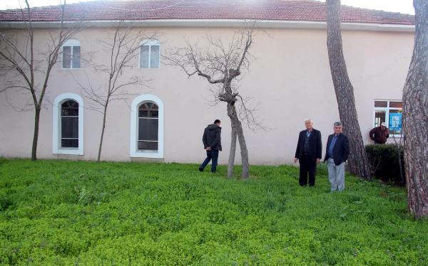 ΕΨΑΧΝΑΝ ΣΤΟΝ ΑΥΛΟΓΥΡΟ ΕΛΛΗΝΟΡΘΟΔΟΞΗΣ ΕΚΚΛΗΣΙΑΣ ΠΟΥ ΕΙΧΕ ΓΙΝΕΙ ΤΖΑΜΙ…