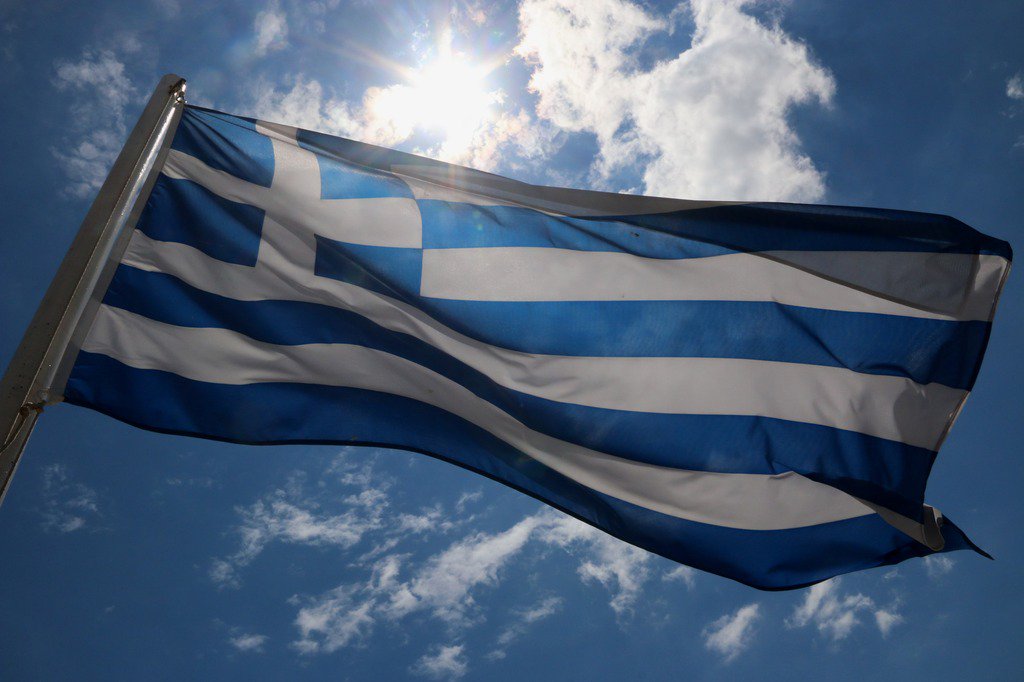 Πρωτοφανές περιστατικό: Άγνωστοι κατέβασαν την ελληνική σημαία & ύψωσαν τη γερμανική στα Χανιά! – Εικόνες-ντοκουμέντο