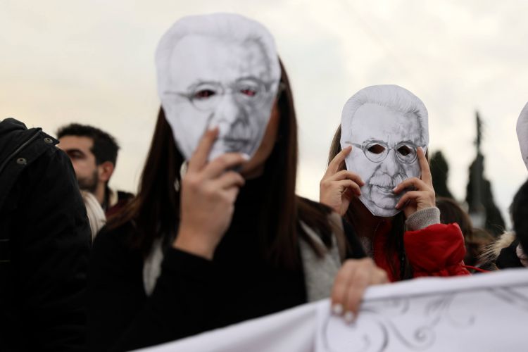 Αν θέλεις να καταστρέψεις ένα έθνος τι πιο καίριο από το να καταστρέψεις την εκπαίδευσή του