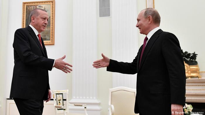 Ο Ερντογάν μεταξύ του αμερικανικού αετού και της ρωσικής αρκούδας…