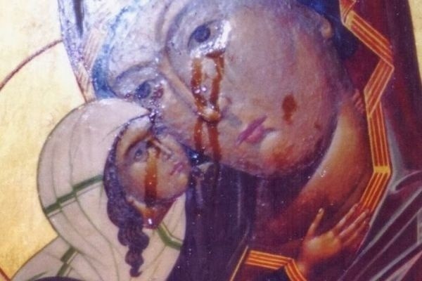 Κοντά στο Κρασνογιάρσκ για σχεδόν δύο δεκαετίες η εικόνα της Παναγίας με τον Χριστό βγάζει μύρο.
