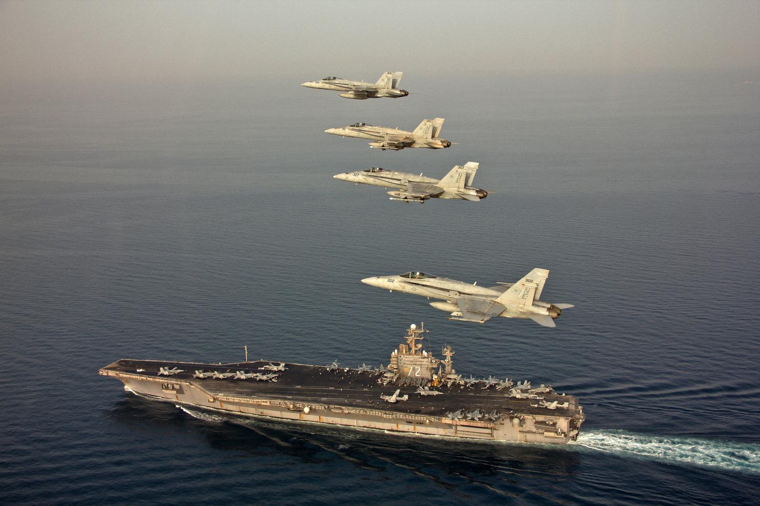 Στη Σούδα το USS Abraham Lincoln – Οι ΗΠΑ έτοιμες να επέμβουν στη Λιβύη – Καταιγιστικές εξελίξεις και στην Α.Μεσόγειο