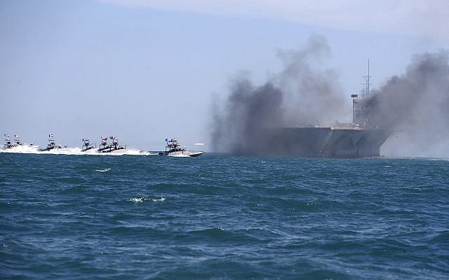 Το Ιράν απειλεί να κλείσει το Στενό του Ορμούζ μετά την παρέκκλιση των κυρώσεων από τις ΗΠΑ.