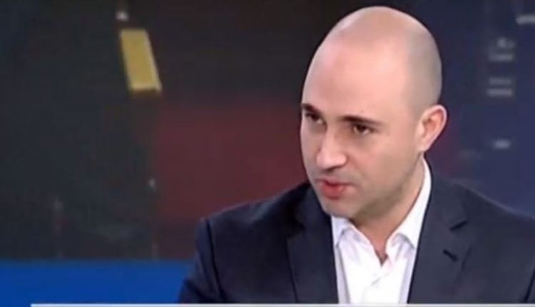 «Γκαζώνει» ο Μπογδάνος: «Σε λίγο ο Τσίπρας θα δώσει και κιλοτάκια…»