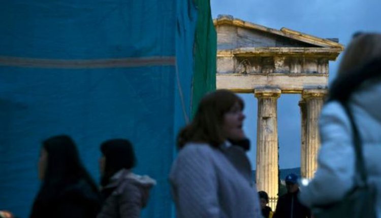 «Μποτσουάνα» για τους Βρετανούς η Ελλάδα: Ταξιδιωτική οδηγία για όλα – Προσοχή στις πτήσεις, τα καιρικά φαινόμενα, τα capital controls, τα… κουνούπια