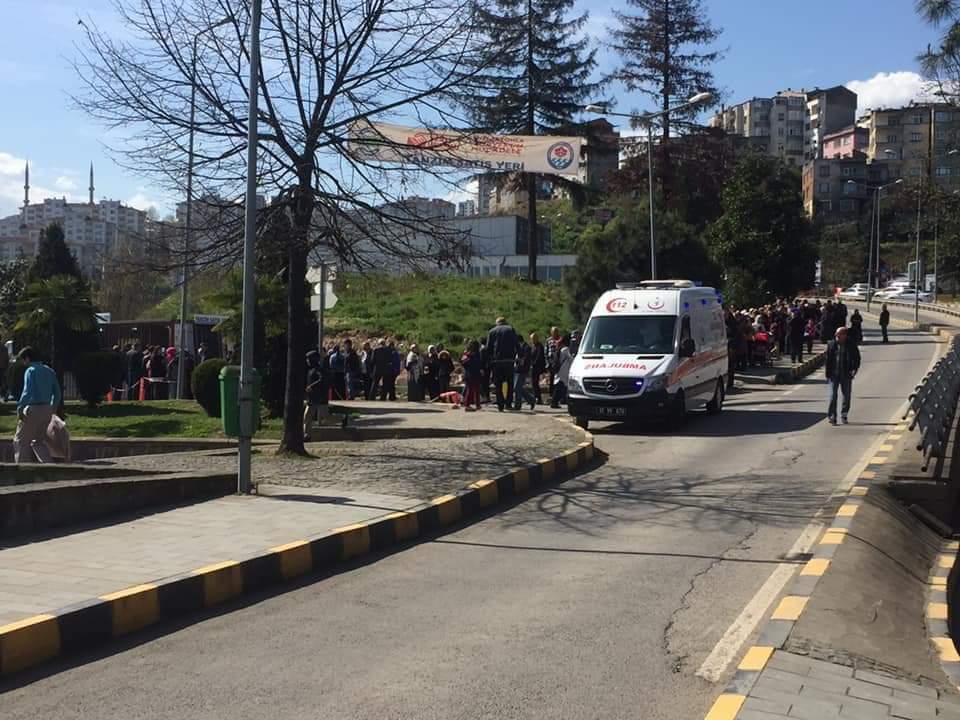 ΠΕΡΙΜΕΝΟΝΤΑΣ ΕΠΙ ΩΡΕΣ ΣΤΟΝ ΗΛΙΟ ΓΙΑ ΦΤΗΝΑ ΛΑΧΑΝΑ ΚΑΙ ΚΡΕΜΜΥΔΙΑ…