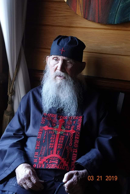 ΠΩΣ ΑΜΕΡΙΚΑΝΌΣ ΈΓΙΝΕ ΜΟΝΑΧΟΣ ΣΤΗΝ Ι. Μ. ΑΓΊΟΥ ΑΝΤΩΝΊΟΥ ΣΤΗΝ ΑΡΙΖΌΝΑ.