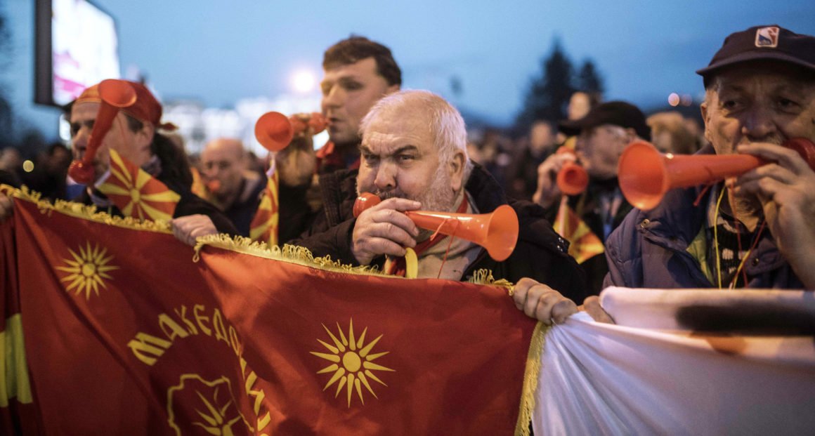 Πολιτικό χάος στα Σκόπια: Αύριο οι προεδρικές εκλογές που θα κρίνουν τη Συμφωνία των Πρεσπών – Ανησυχία για υψηλή αποχή στο κρατίδιο