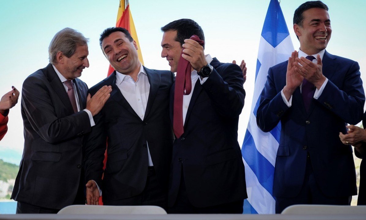 Αποκάλυψη που ρίχνει τον Τσίπρα – Αμερικανός καθηγητής: «Ο Σόρος πίσω από τις “Πρέσπες”, άλλη μετάφραση πήγαν στην Ελληνική Βουλή»
