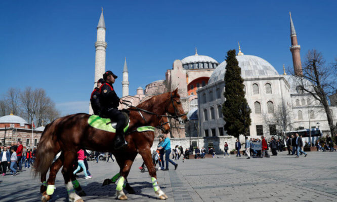 Μετατρέπουν την Αγιά Σοφιά σε τζαμί- Υλοποιούν την προεκλογική δέσμευση Ερντογάν