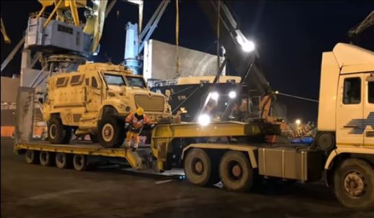 «Έρχεται πόλεμος στα Βαλκάνια»: Αμερικανικός στρατιωτικός εξοπλισμός έφθασε στο Δυρράχιο – Τι αναφέρουν αλβανικά ΜΜΕ (Βίντεο)