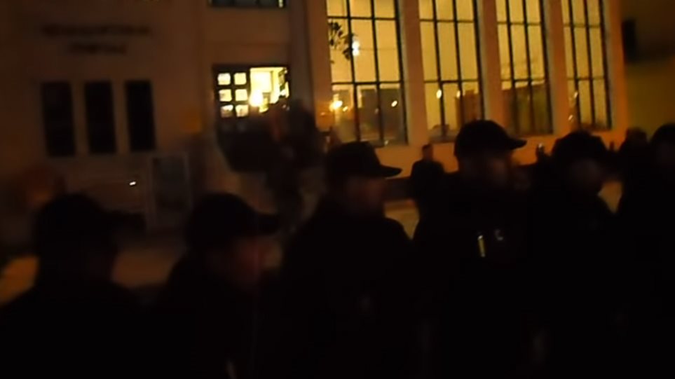 Αποδοκίμασαν τον Αρβανίτη του ΣΥΡΙΖΑ στην Κατερίνη: Προδότες, η Μακεδονία είναι ελληνική – Δείτε βίντεο
