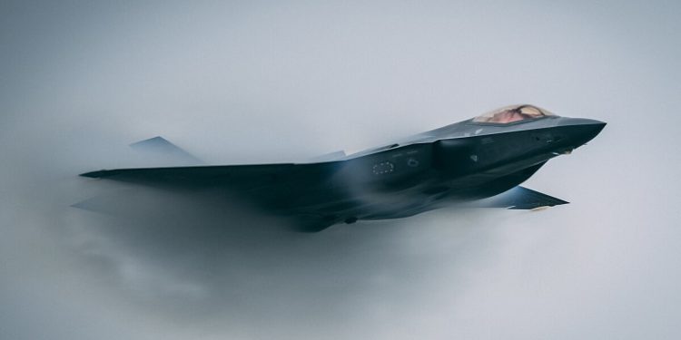 F-35 ή F-15X: Σε δίλημμα το Πεντάγωνο και η Πολεμική Αεροπορία των ΗΠΑ [pics]