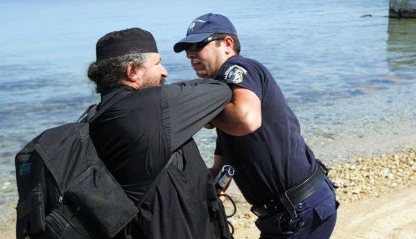 Η Μονή Εσφιγμένου τελούσε υπό Ρωσική επιρροή γι αυτό οι υπηρέτριες των τοκογλύφων αποφάσισαν να την αντικαταστήσουν