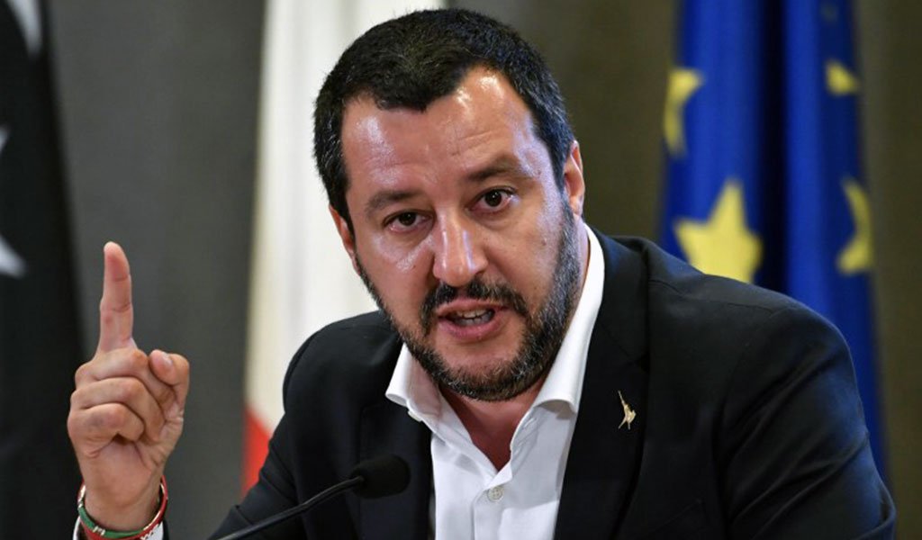 O M.Σαλβίνι… ξηλώνει το πουλόβερ της Ε.Ε.! Επαναπατρίζει χιλιάδες τόνους χρυσού – Αναλαμβάνει τον έλεγχο της Kεντρικής Τράπεζας