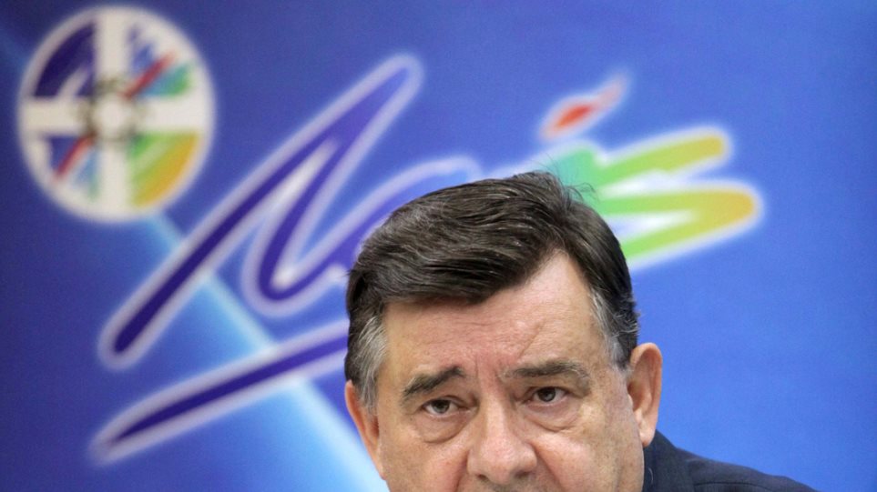 23/4/2019: Ο μνημονιακός Καρατζαφέρης , υπέγραψε το 1ο μνημόνιο (δεν ξέρουμε εάν το είχε διαβάσει), δειτε και ακούστε πως στηρίζει ΝΔ και Γεωργιάδη