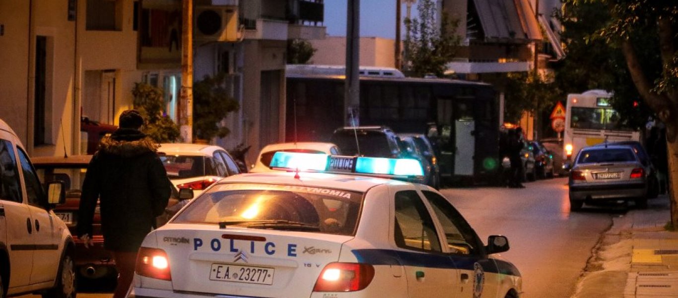 Ομάδα περιθωριακών κτύπησε οικογενειάρχη στα Εξάρχεια επειδή φορούσε μπλούζα με την Μακεδονία