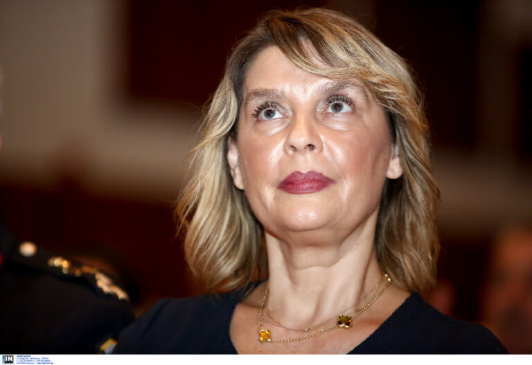 Παπακώστα «εκ Μονμάρτης» εναντίον Ειδικών Φρουρών: Ως τι μιλάτε, ως «αβράκωτοι»;