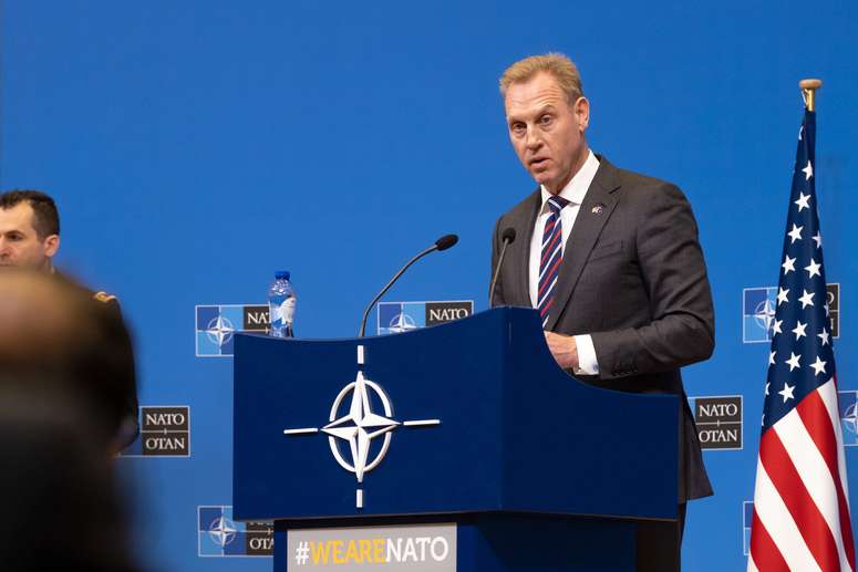 Το F-35 προκαλεί κρίση στο Πεντάγωνο όπου ο υπουργός Άμυνας μίλησε με “γαλλικά” για το πρόγραμμα των τρις!