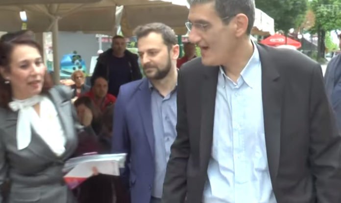 Άγριο κράξιμο στον Γιαννούλη του ΣΥΡΙΖΑ: «Φύγε Σκοπιανέ προδότη, μην με ακουμπάς» – Τον έδιωξαν οι Μακεδόνες – Βίντεο