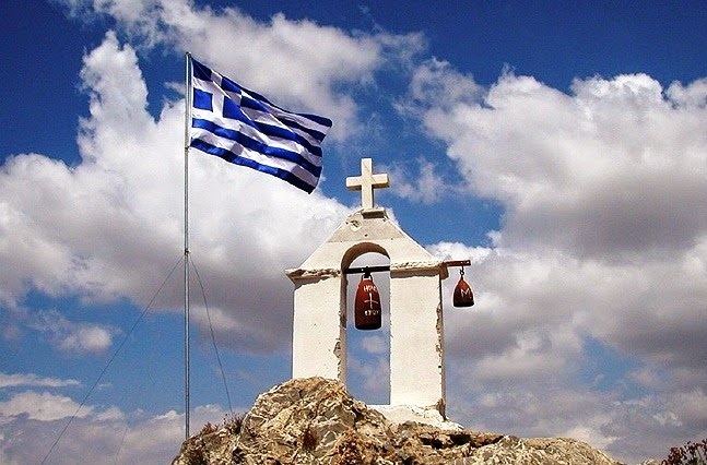 ΜΙΑ ΣΚΕΠΤΟΜΕΝΗ ΕΛΛΗΝΙΔΑ : ΓΙΑ ΜΙΑ ΕΛΕΥΘΕΡΗ ΠΑΤΡΙΔΑ…