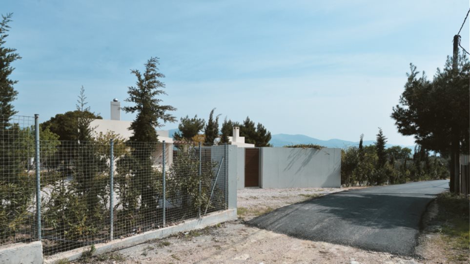 Δραγασάκης: Ασφαλτόστρωσαν τον δρόμο μέχρι την πόρτα του εξοχικού του