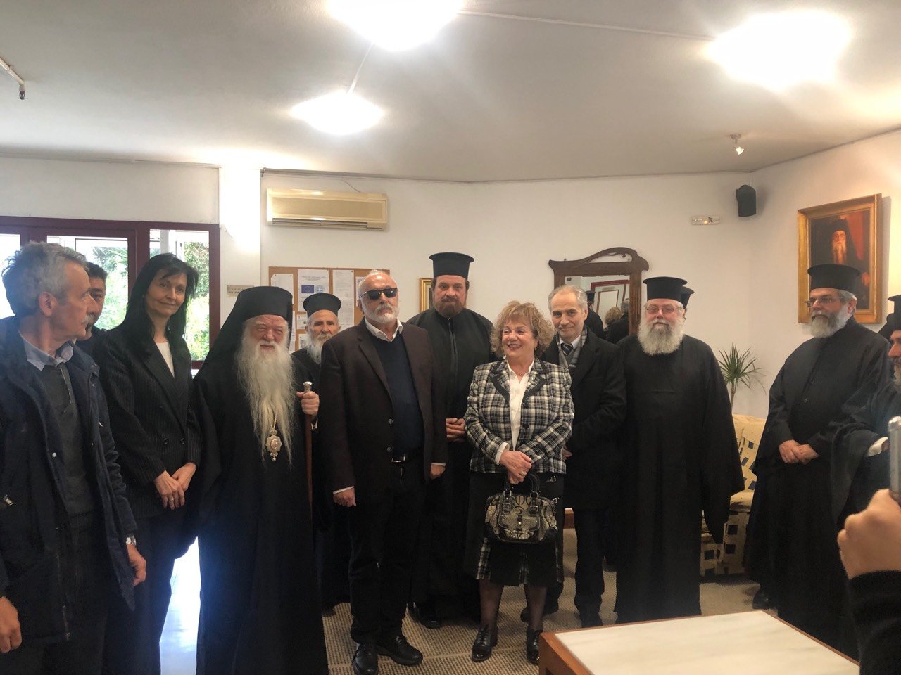Να τι κάνουν οι εκλογές: Μέχρι και τον Μητρόπολίτη Αμβρόσιο επισκέφτηκαν οι ΣΥΡΙΖΑιοι (Εικόνες)