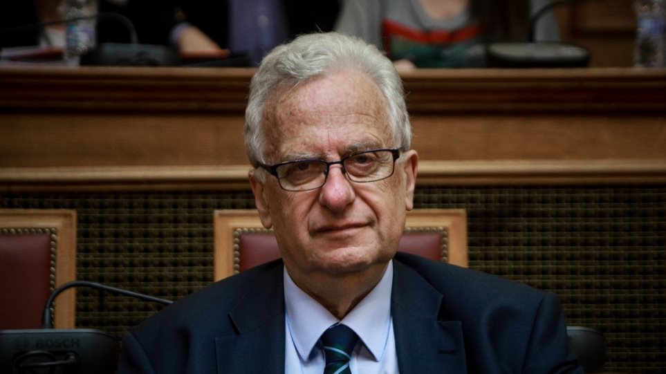 Παραιτήθηκε ο πρόεδρος της Επιτροπής για τα Δικαιώματα του Ανθρώπου – Καταγγέλλει αλλοίωση υπέρ ΛΟΑΤΚΙ-Ρομά