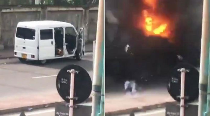 Σρι Λάνκα: Φορτηγάκι ανατινάσσεται την στιγμή που το ερευνούν πυρετεχνουργοί (Βίντεο)