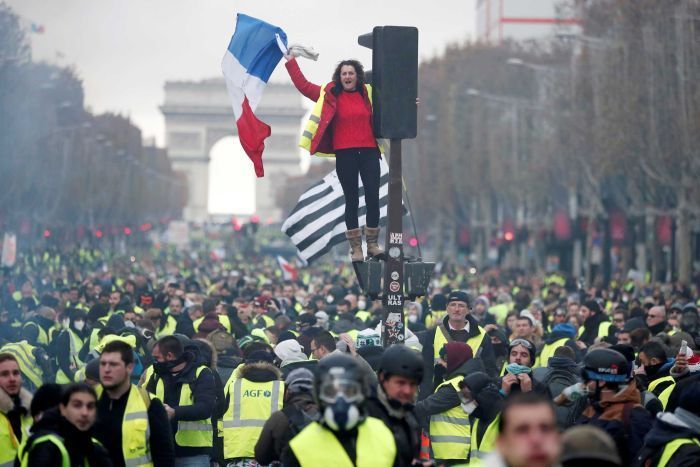 Κίτρινα και μαύρα γιλέκα