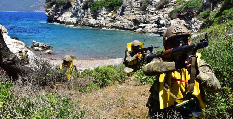 Απόβαση Τούρκων SAS με …»Κίτρινα Γιλέκα» για να ξεχωρίζουν ;