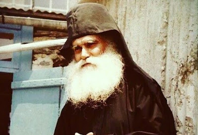 «Σε αυτήν την κατάσταση που βρισκόμουν, δεξιά και αριστερά μου, έβλεπα αγγέλους να λειτουργούν τα θεία Μυστήρια μαζί μου»
