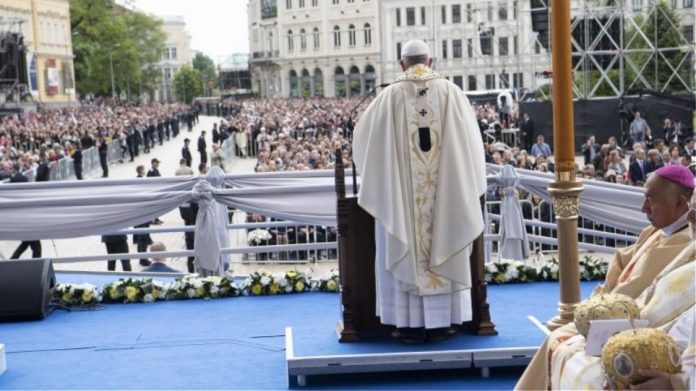 Ιταλία: Η πατριωτική δεξιά επιτίθεται στον Πάπα Φραγκίσκο λόγω των θέσεών του για τη μετανάστευση