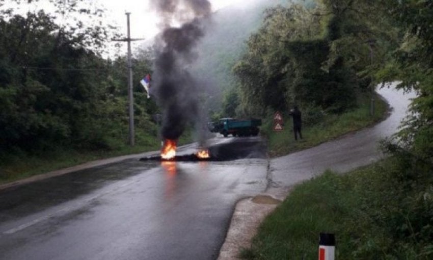 Σύγκρουση μεταξύ Σέρβων-Κοσοβάρων στη Μιτρόβιτσα – Πυρά με αυτόματα όπλα κατά αλβανικών ΕΔ (Βίντεο-φωτογραφίες)
