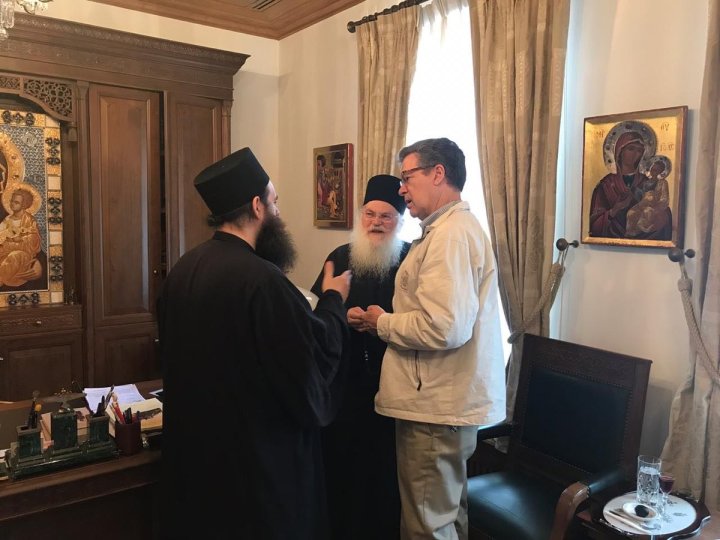 Aπόβαση των Αμερικανών στο Άγιον Όρος για Ουκρανικό. Ο Samuel Brownback συνάντησε τον »Ρασπούτιν » στο Βατοπαίδι και πήγε και σε Ξενοφώντος, Σταυρονικήτα…..